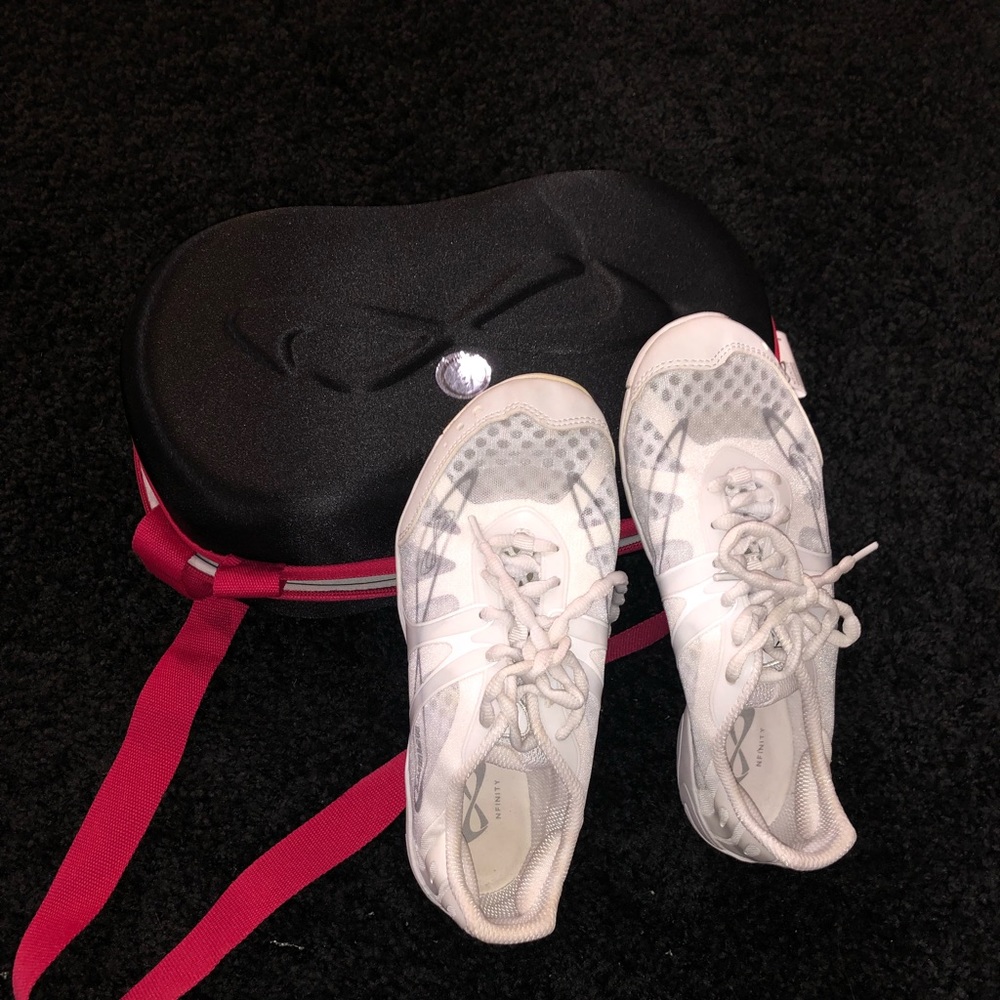 Cheerleading shoes